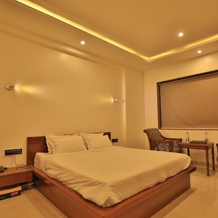 Hotel Tania Searock Даман Екстер'єр фото